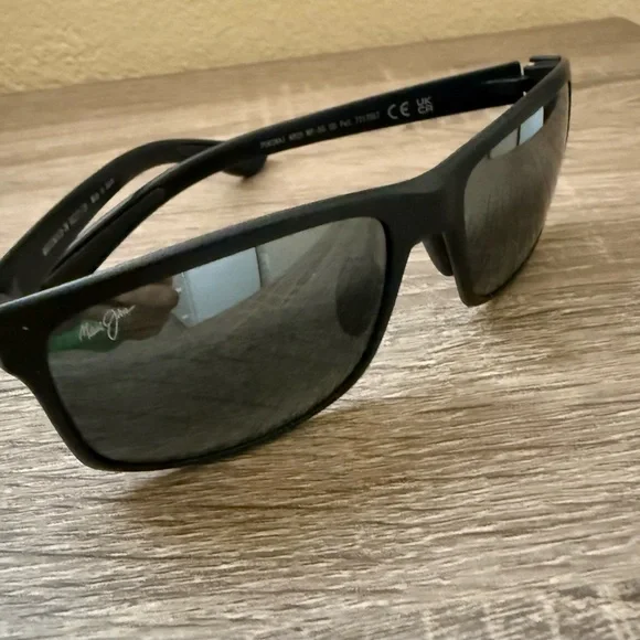 Maui Jim Men’s Sunglasses - Picture 8 of 13